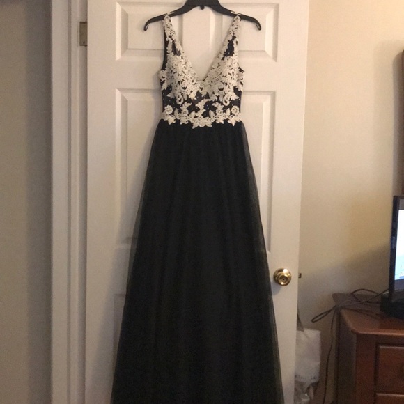 Prom dress - Picture 1 of 6